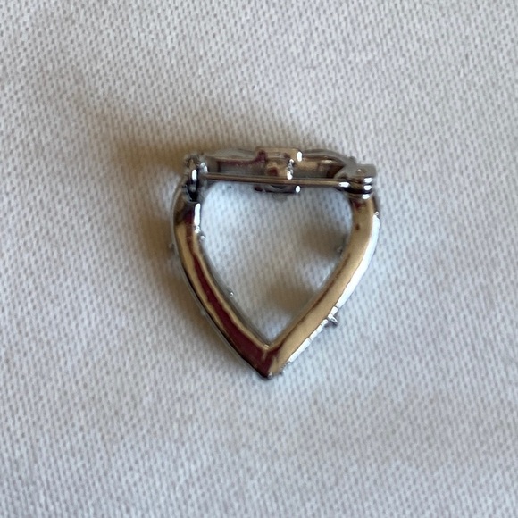 Vintage Silver Toned Brooch Pin with Light blue Crystal Rhinestones in a heart! - Picture 3 of 3